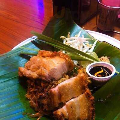 ผัดไทยไฟทะลุ