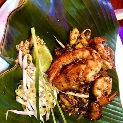 ผัดไทยไฟทะลุ