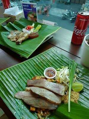 ผัดไทยไฟทะลุ