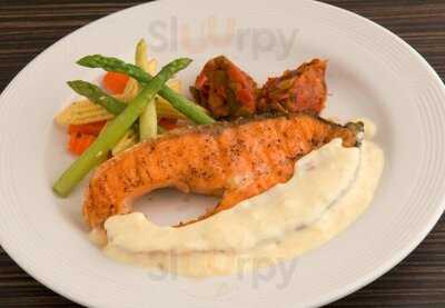 Maxis Bar & Restaurant