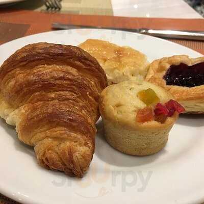 The Zeppelin Restaurant At Amari Don Muang Hotel