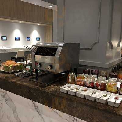 The Zeppelin Restaurant At Amari Don Muang Hotel