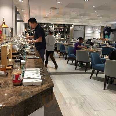 The Zeppelin Restaurant At Amari Don Muang Hotel