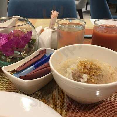 The Zeppelin Restaurant At Amari Don Muang Hotel