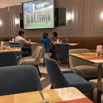 The Zeppelin Restaurant At Amari Don Muang Hotel