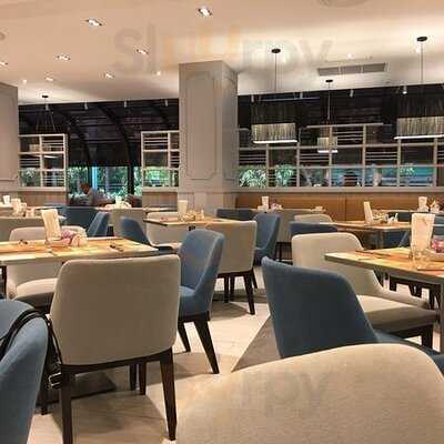 The Zeppelin Restaurant At Amari Don Muang Hotel