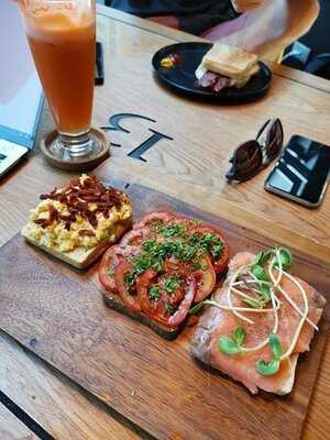 Lucky 13 Sandwich On Nut