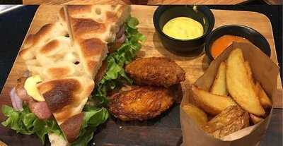 Lucky 13 Sandwich On Nut