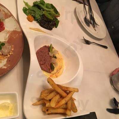 ร้านอาหาร เซอร์เฟส