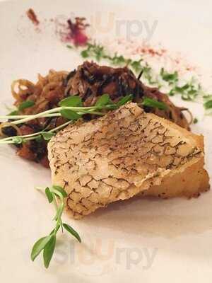 ร้านอาหาร เซอร์เฟส