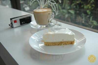 About White Cafe & Bistro