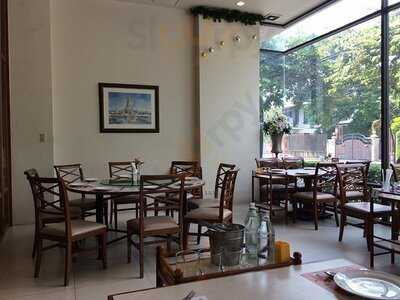 ร้านอาหาร บ้านรับรอง