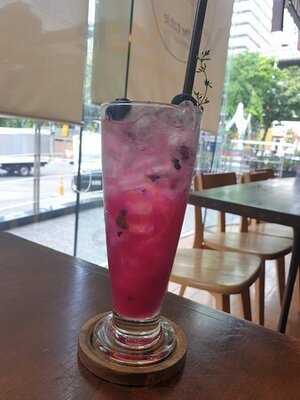 On The Table Tokyo Cafe