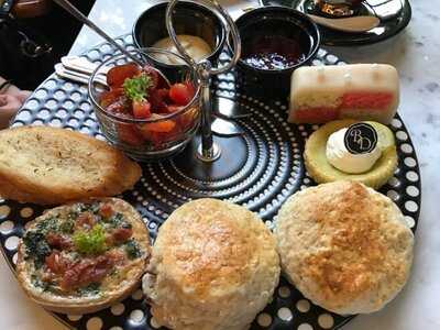 บอนนี่ ดอลลี่ส์ ทีรูม