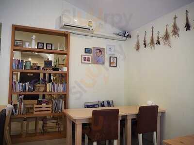 Eight O'clock Home Cafe