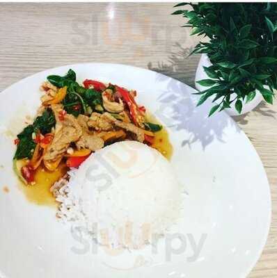 ชิงช้า ชาร์ลี - เอ็มโพเรียม