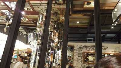 ชิงช้า ชาร์ลี - เอ็มโพเรียม