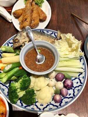 ร้านอาหาร พันโคม