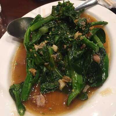 ร้านอาหาร พันโคม