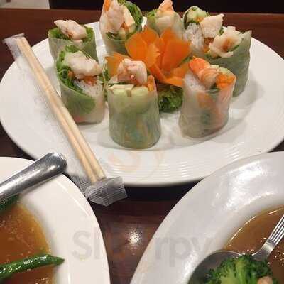 ร้านอาหาร พันโคม