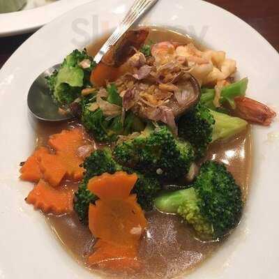 ร้านอาหาร พันโคม