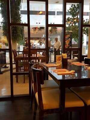 ร้านอาหาร พันโคม