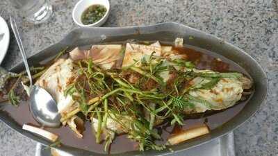 ร้านอาหาร เสน่ห์ชายน้ำ