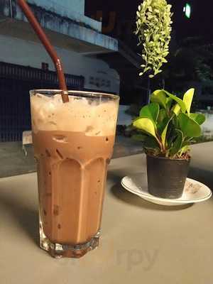 Lazy Bear Cafe & Bar