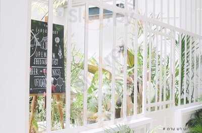 Across The Universe Cafe