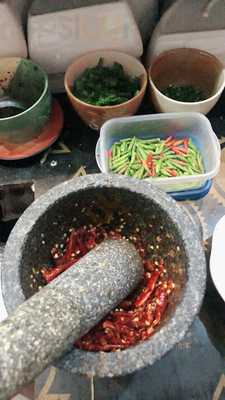 เล้งไก่ไข่ตีน