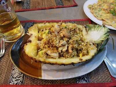 Mo-mo Bakery & Coffee