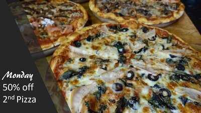 โรลลิ้ง สโตน พิซซ่า