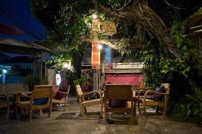 ผัดไทยขันโตกแม่ญิ๋ง