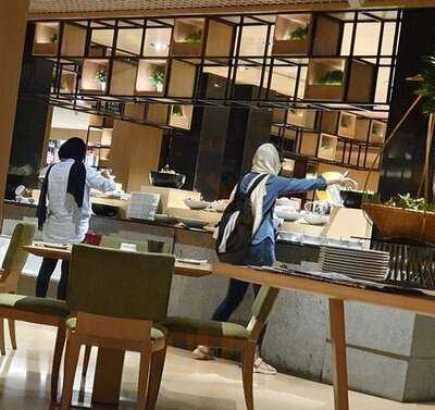 Ginger Is In The Holiday Inn