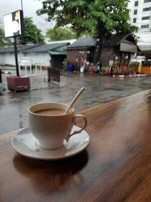 Sit Sip At Night Bazaar