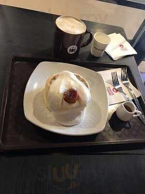 ฮอลลีสคอฟฟี่ สาขา เดอะ สตรีท รัชดาฯ