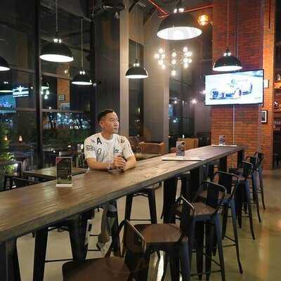 ทัชดาวน์สปอร์ตบาร์