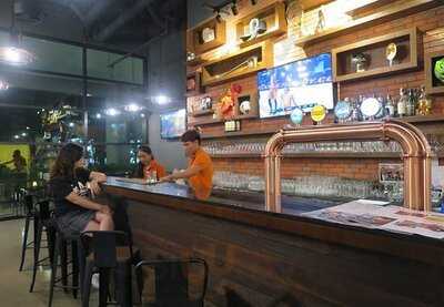 ทัชดาวน์สปอร์ตบาร์