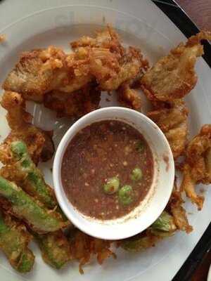 ร้านอาหาร ข้าวสามสี