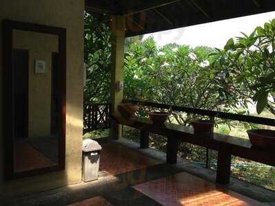 ร้านอาหาร ข้าวสามสี