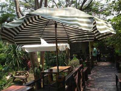 ร้านอาหาร ข้าวสามสี