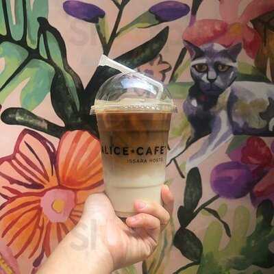 Alice Cafe - Issara Hostel By D Hostel