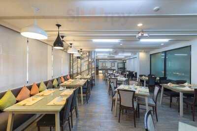 ห้องอาหาร ดิ ออร์ชาร์ด กรุงเทพ