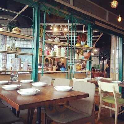 ชาวเลซีฟู้ดส์​ สาขา​ มาบุญ​ครอง​