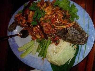 ร้านอาหาร ระเบียงแก้ว