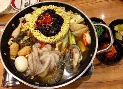 ร้านอาหารเกาหลี ทูดาริ (เอ๊ะ-ศศิกานต์ อภิชาตวรศิลป์)