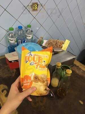 ร้านแซว ก๋วยเตี๋ยวลูกชิ้นปลา ปากซอยทองหล่อ