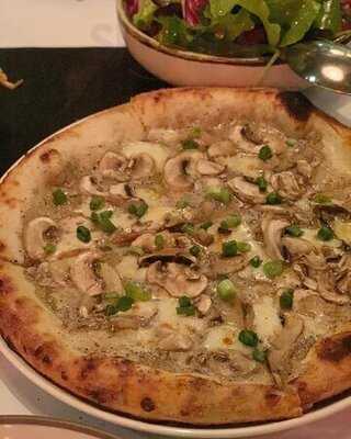 Gigi - Dining Hall & Bar