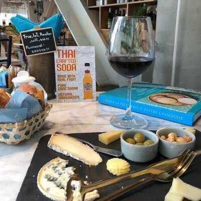 Issaya La Patisserie