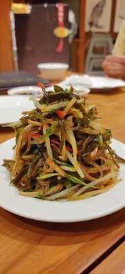 ติ่น ไท่ ฟง - เอท ทองหล่อ